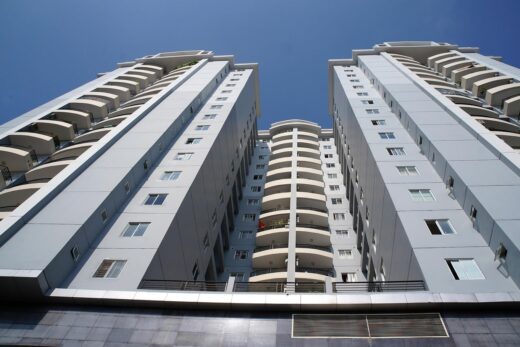 Gestion des Conflits en Copropriété à Antibes : Le Rôle de l&#8217;Expert Immobilier